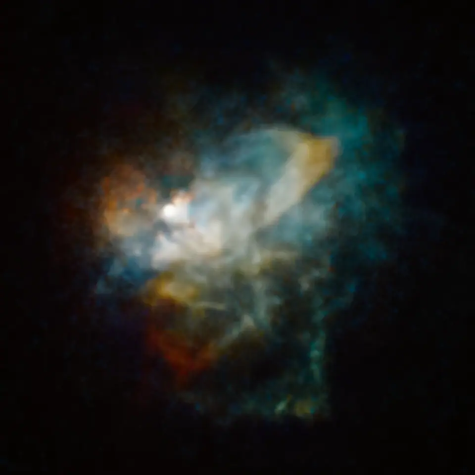 La supergigante roja VY Canis Majoris vista por el telescopio Hubble, envuelta en la nube de gas y polvo que expulsa